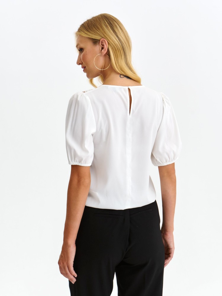 Bluzka ze zdobieniem na rękawie