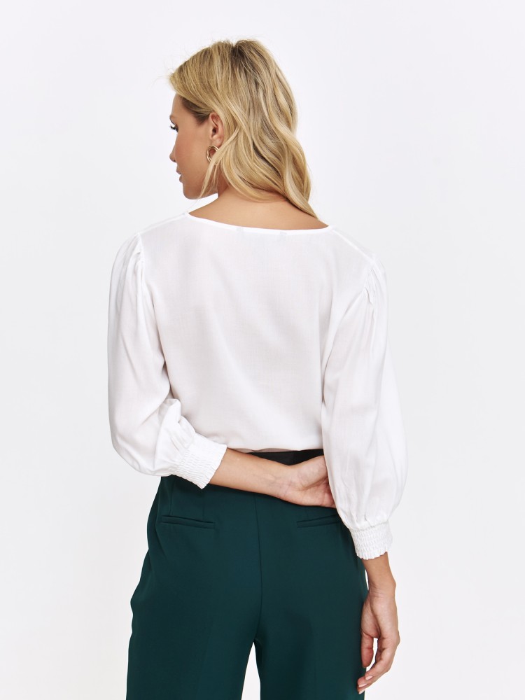 Biała bluzka z dekoltem w serek