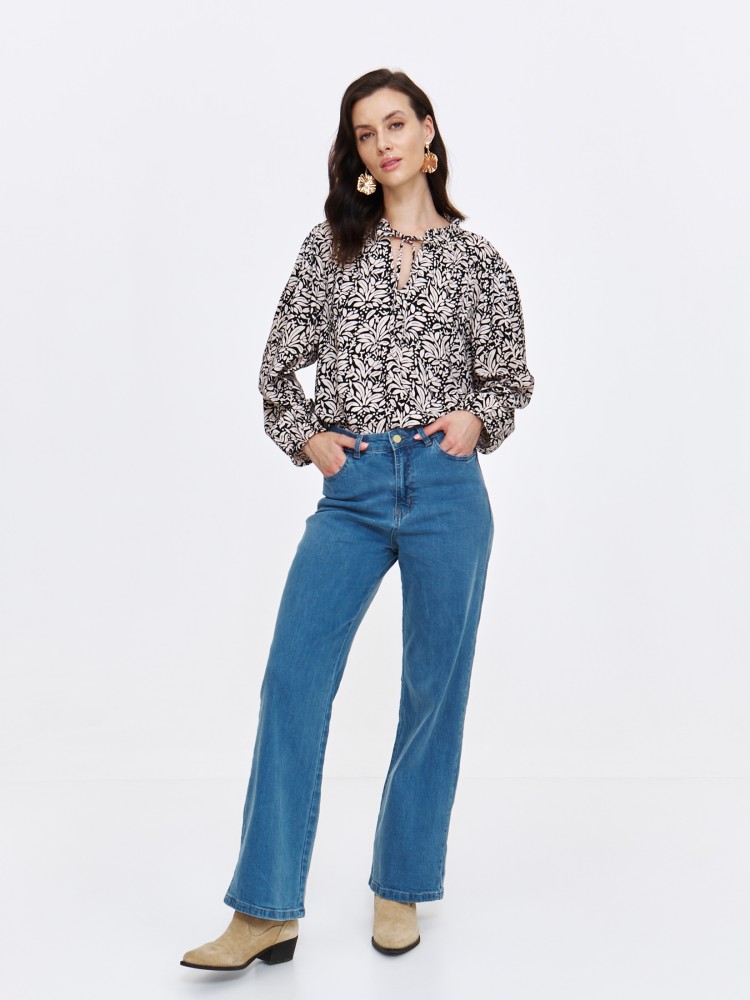 Koszulowa bluzka z wiązaniem