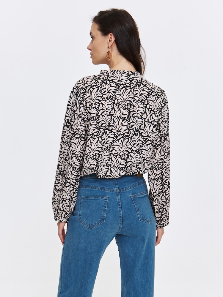 Koszulowa bluzka z wiązaniem