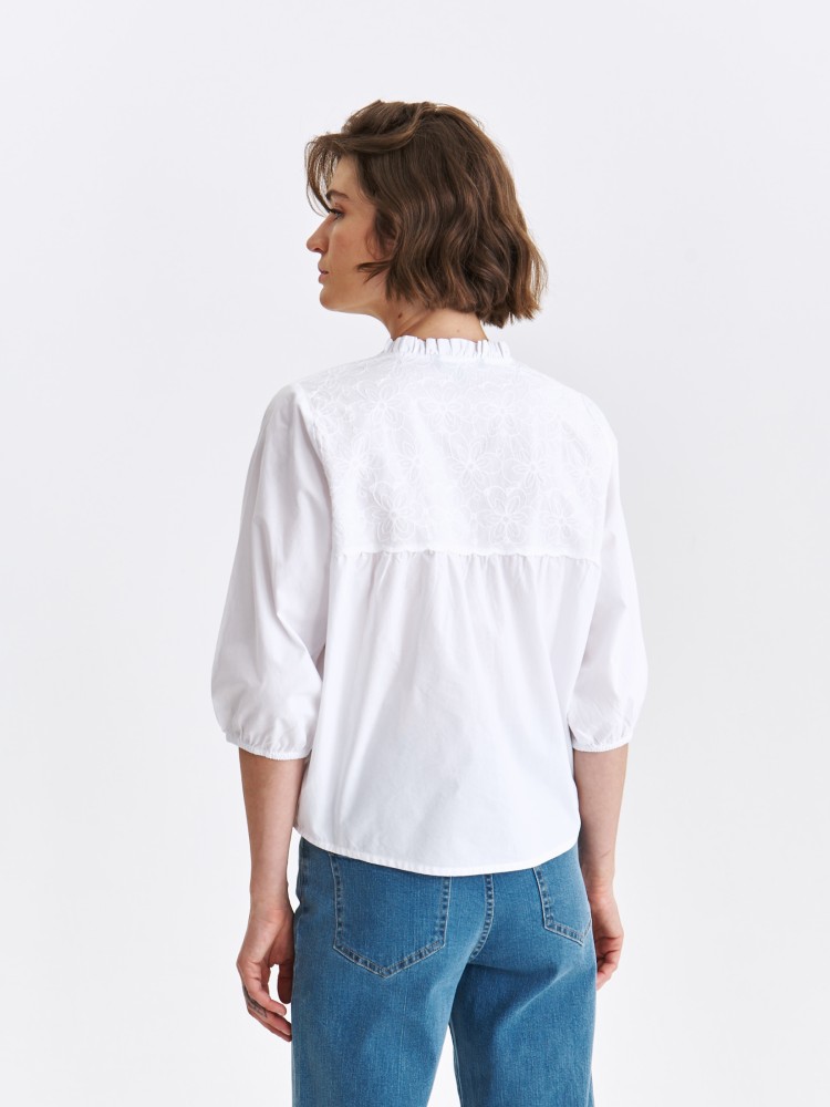 Koszulowa biała bluzka z haftem