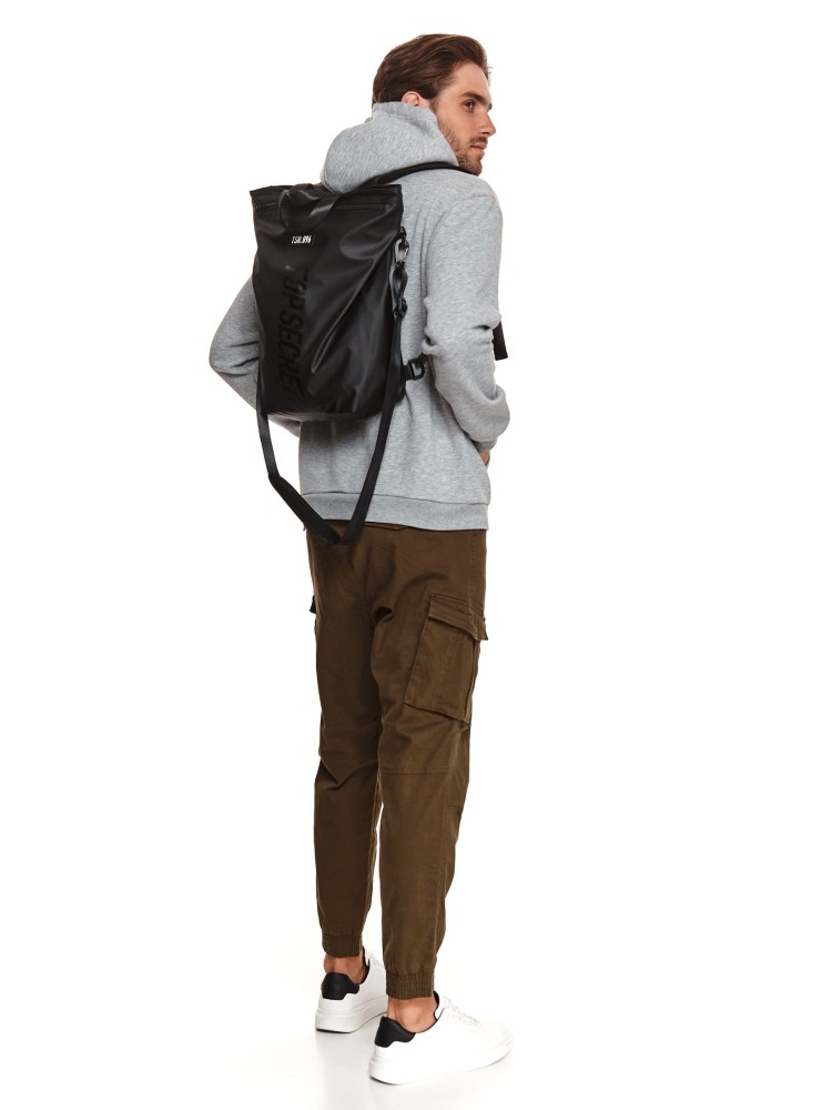 Plecak z elementami technicznymi