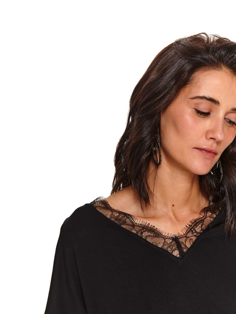 Bluzka z krótkim rękawem i koronką przy dekolcie