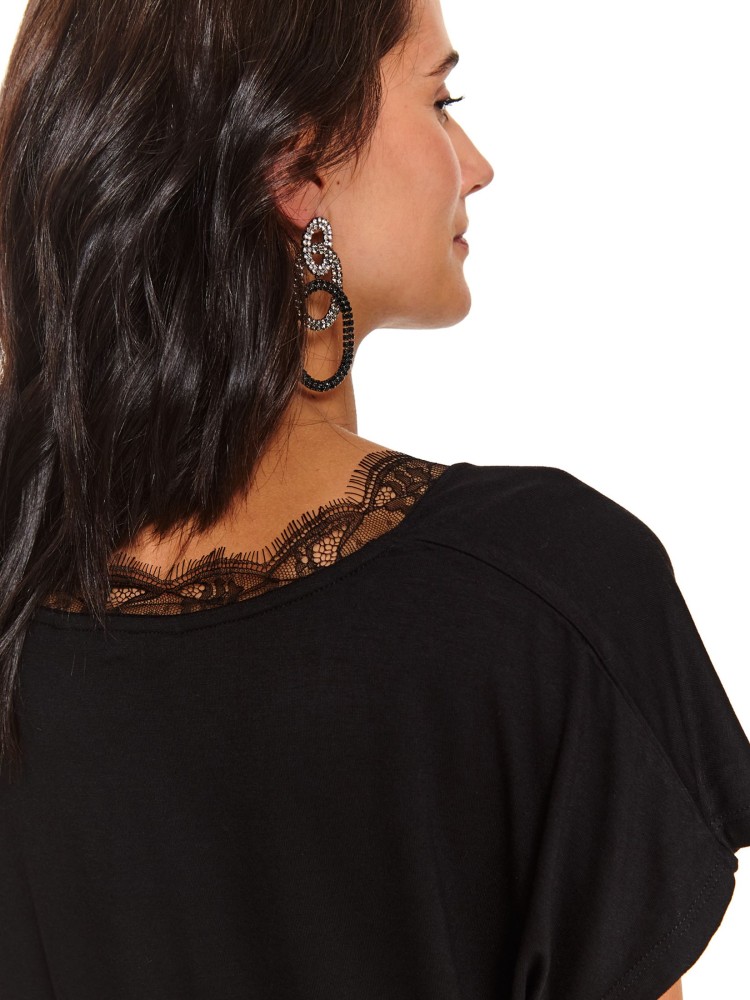 Bluzka z krótkim rękawem i koronką przy dekolcie