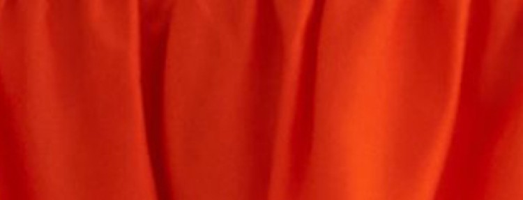 Gładka bluzka z falbaną