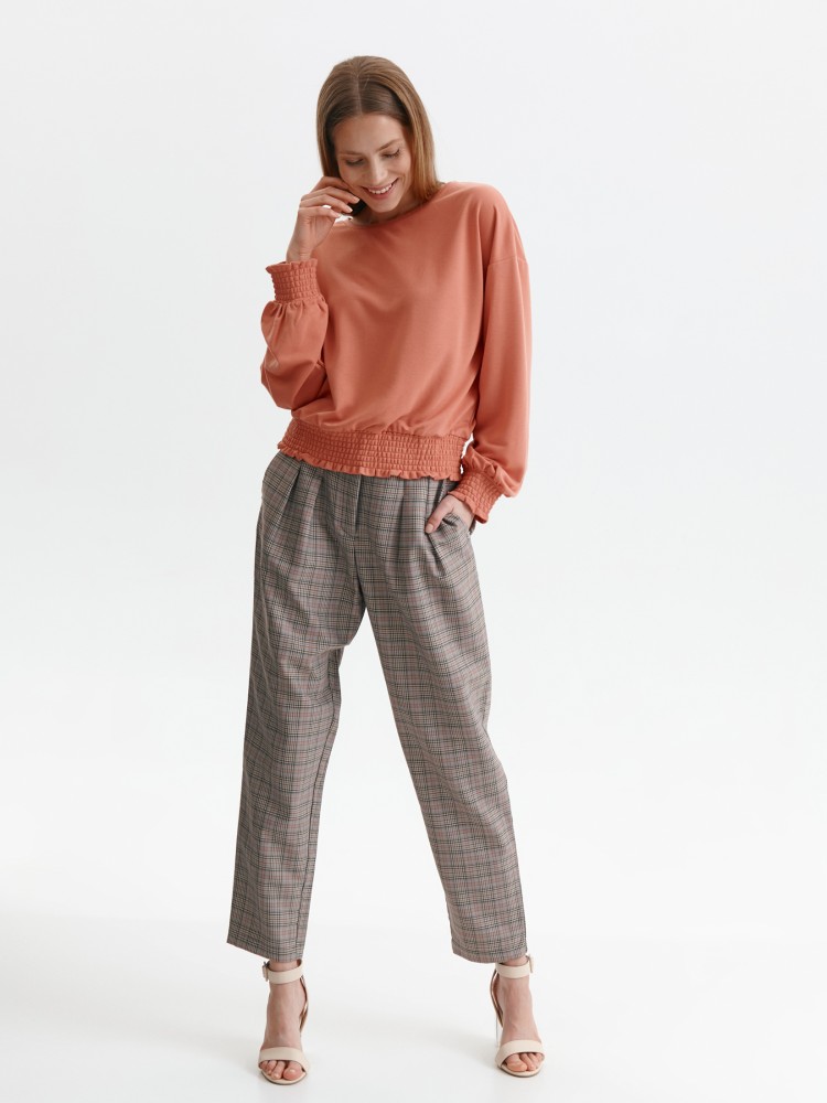 Krótka bluza zakończona szerokim ściągaczem