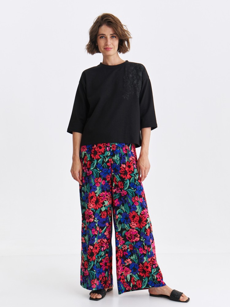 Bluza z kwiatową aplikacją Bluza z kwiatową aplikacją