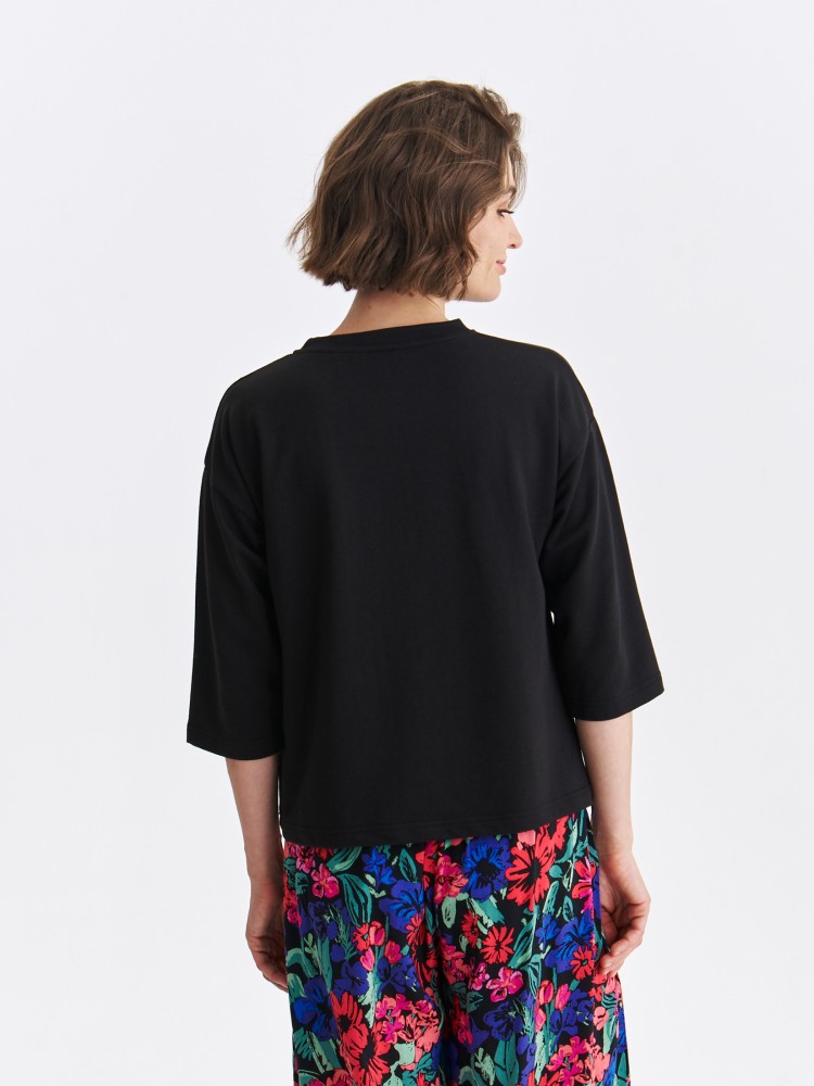 Bluza z kwiatową aplikacją Bluza z kwiatową aplikacją