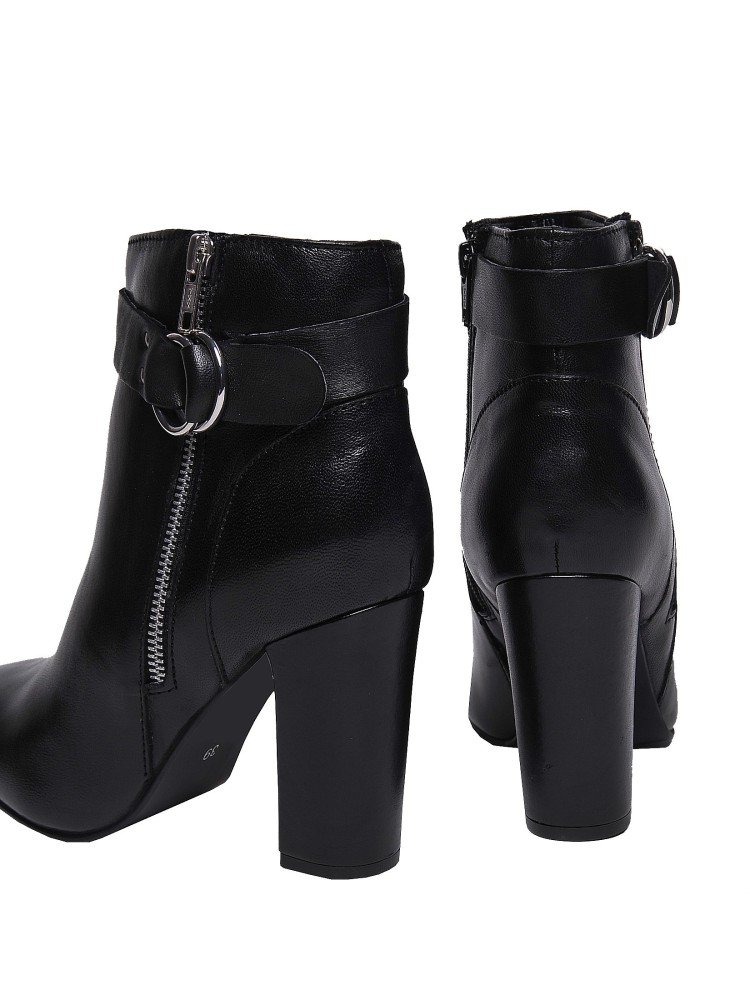 Skórzane botki z zamkiem