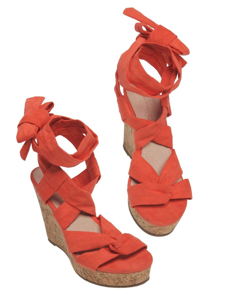 Sandały damskie na koturnie z wiązaniem