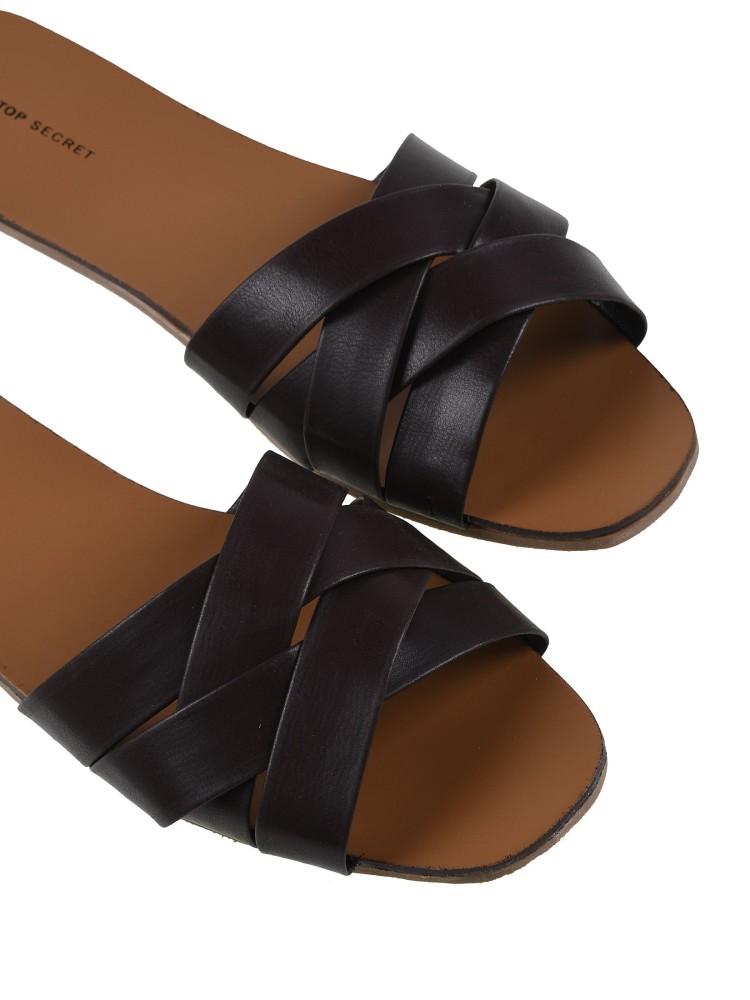 Klapki damskie z plecionymi paskami