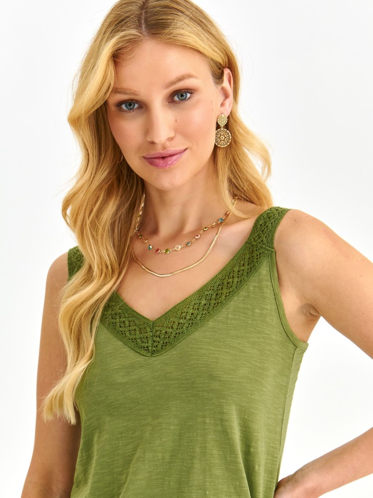 Bluzka z ozdobną koronką