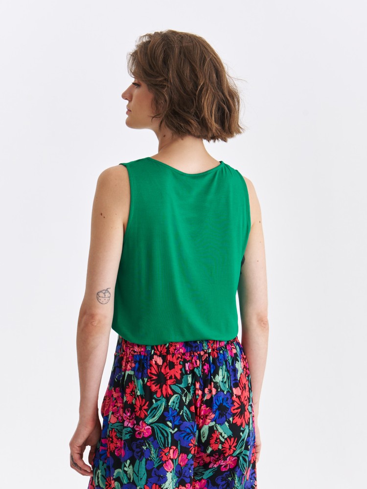 Zielona bluzka damska z ozdobnym dekoltem