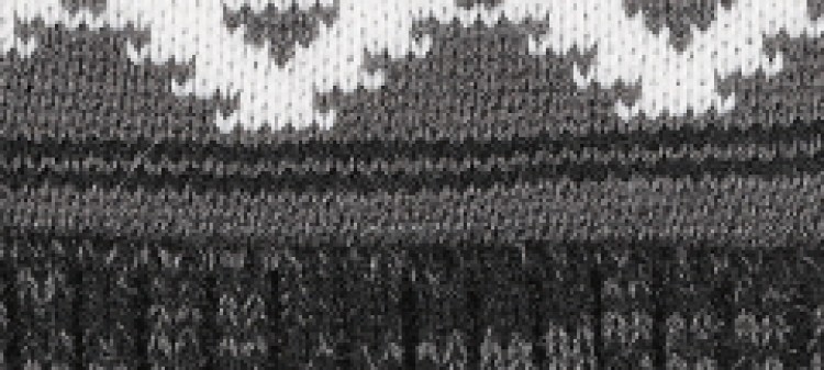 Czapka w norweskim stylu z pomponem