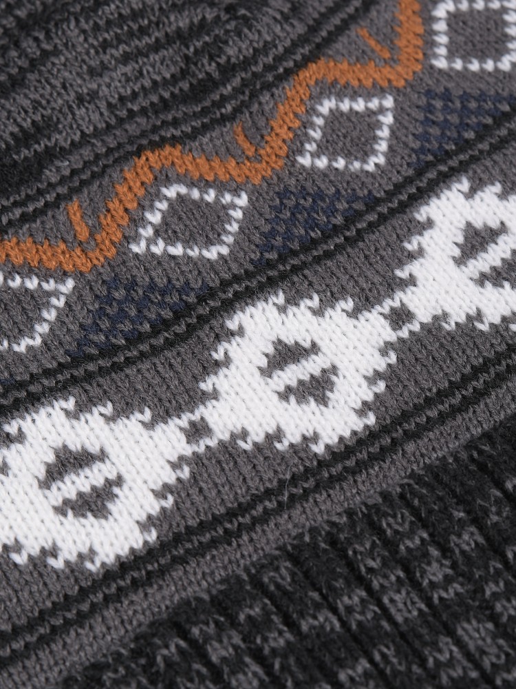 Czapka w norweskim stylu z pomponem