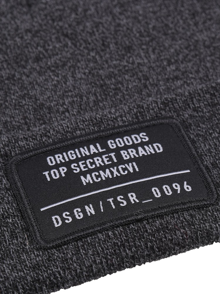 Czapka beanie z naszywką