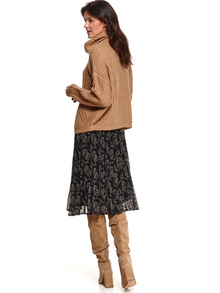 Sweter z golfem we wzory