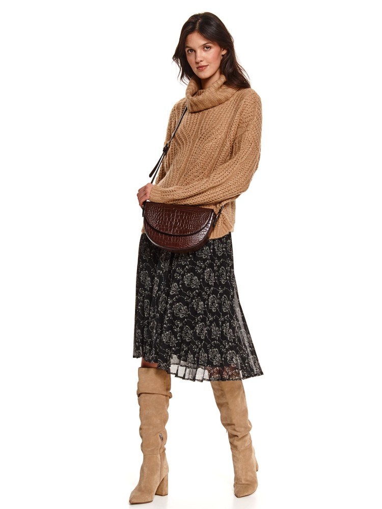 Sweter z golfem we wzory