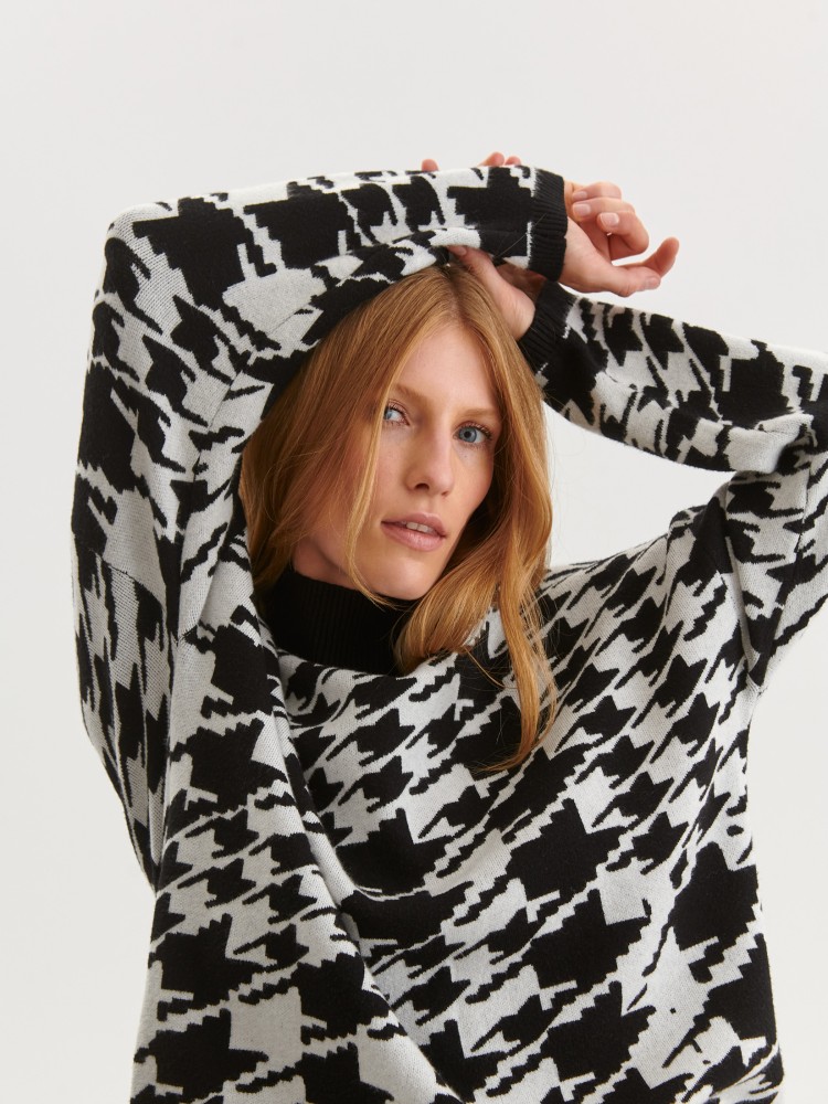 Pudełkowy golf damski w pepitkę