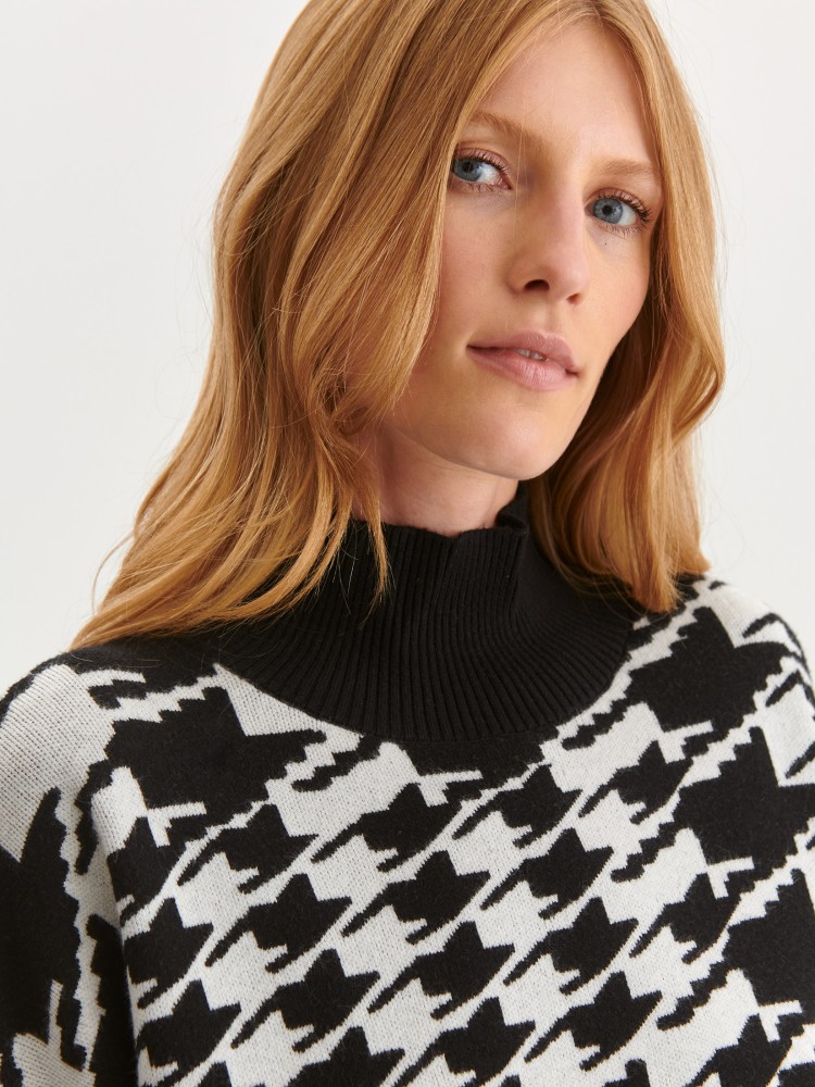 Pudełkowy golf damski w pepitkę