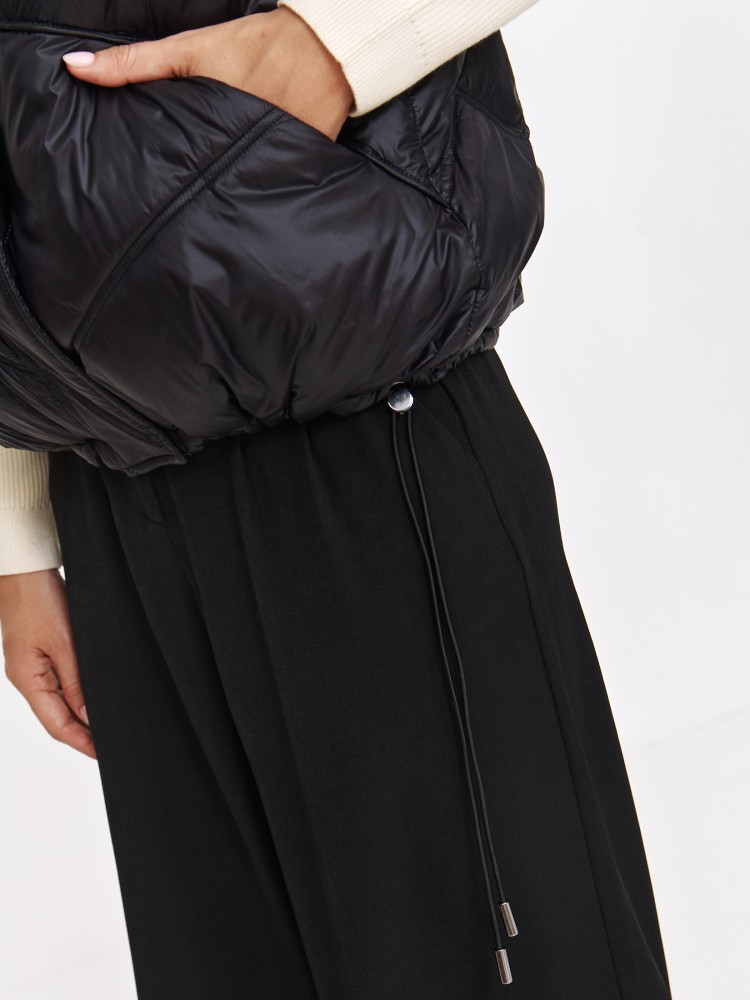 Pikowana czarna kamizelka damska