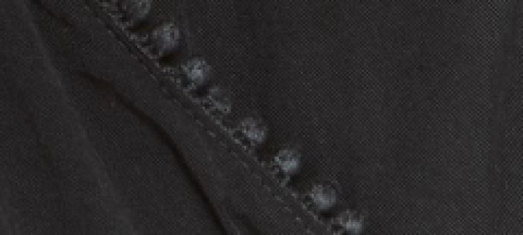 Gładki kombinezon z dekoracyjną taśmą