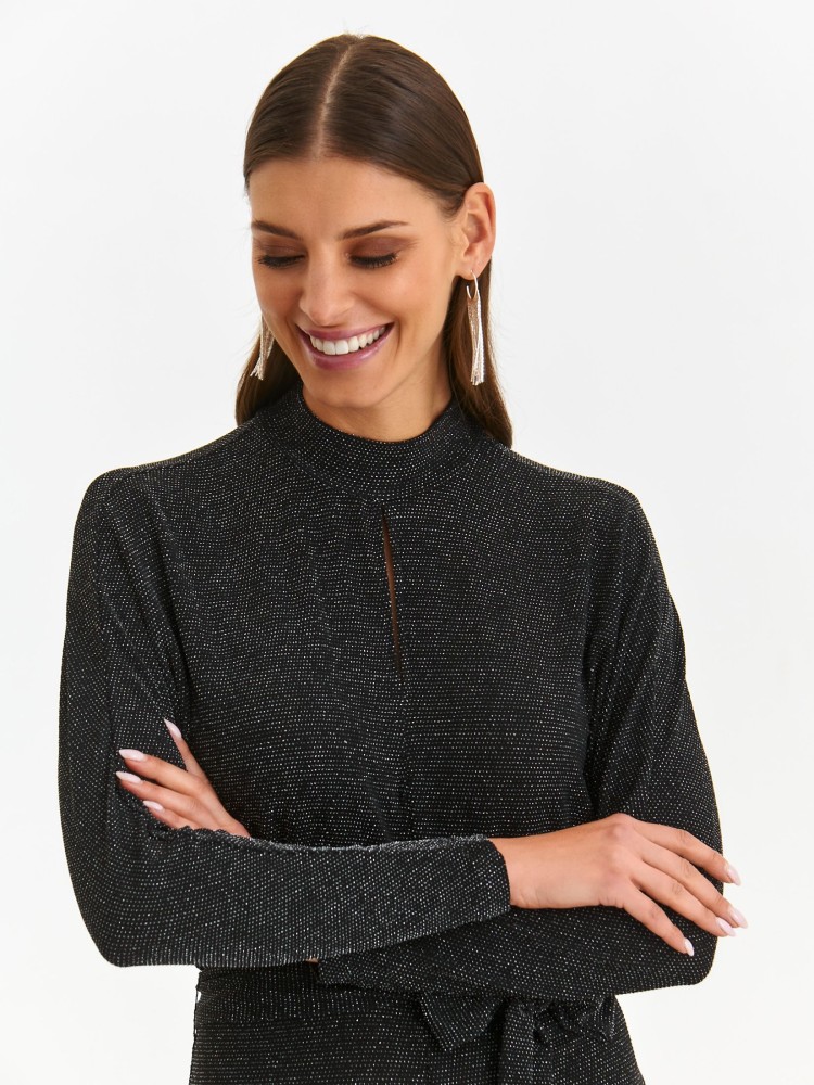 Kombinezon damski z efektownym dekoltem Kombinezon damski z efektownym dekoltem