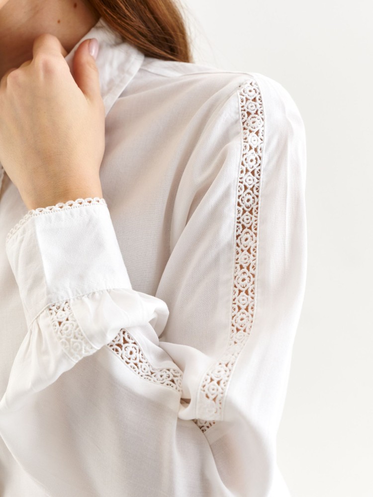 Koszula damska z ażurowymi wstawkami