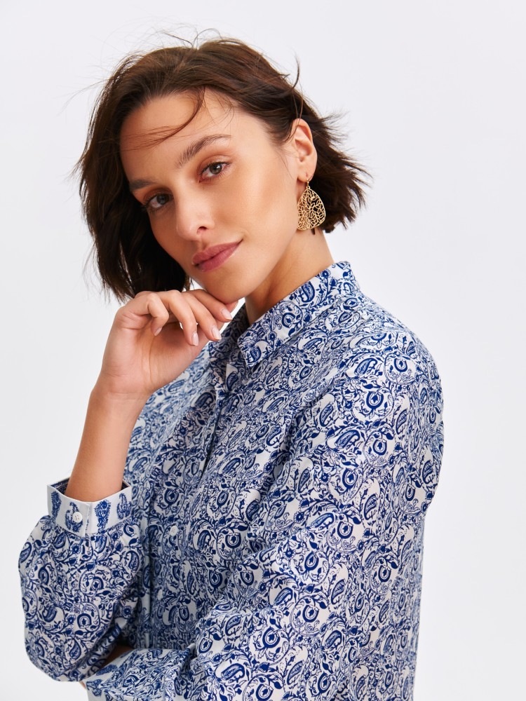 Koszula z ozdobnym wykończeniem Koszula z ozdobnym wykończeniem