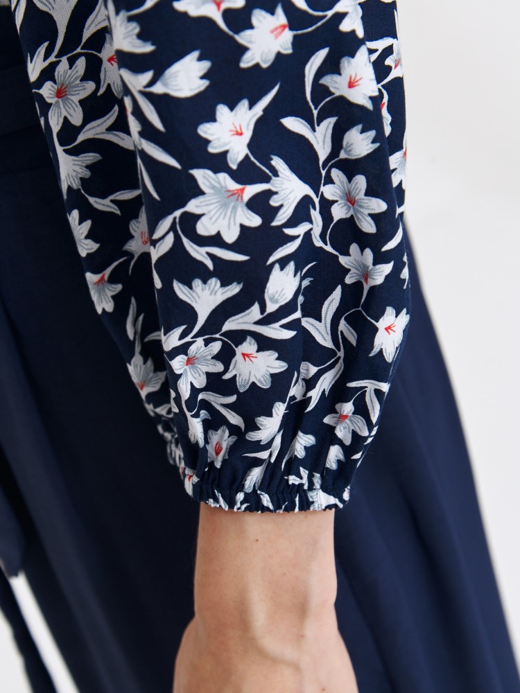 Granatowa koszula damska w kwiaty