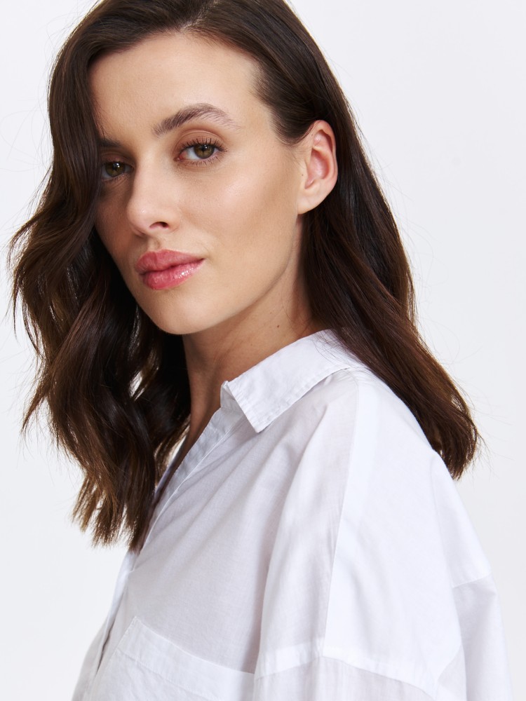 Biała koszula damska z kieszenią Biała koszula damska z kieszenią