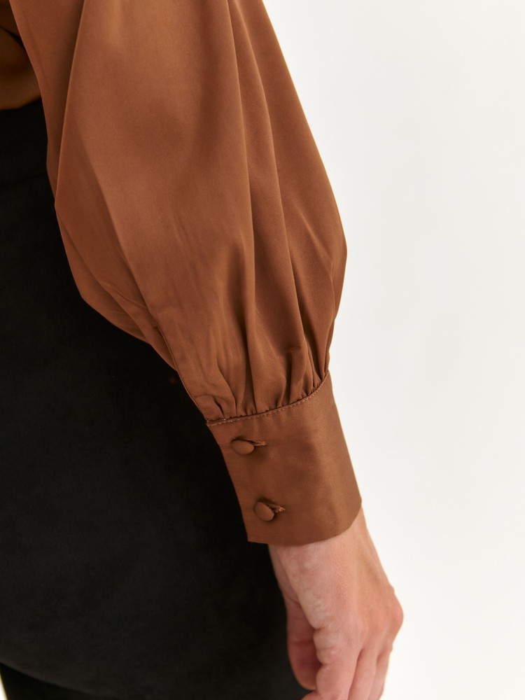 Brązowa koszula z bufiastymi rękawami i fantazyjnym dekoltem Brązowa koszula z bufiastymi rękawami i fantazyjnym dekoltem