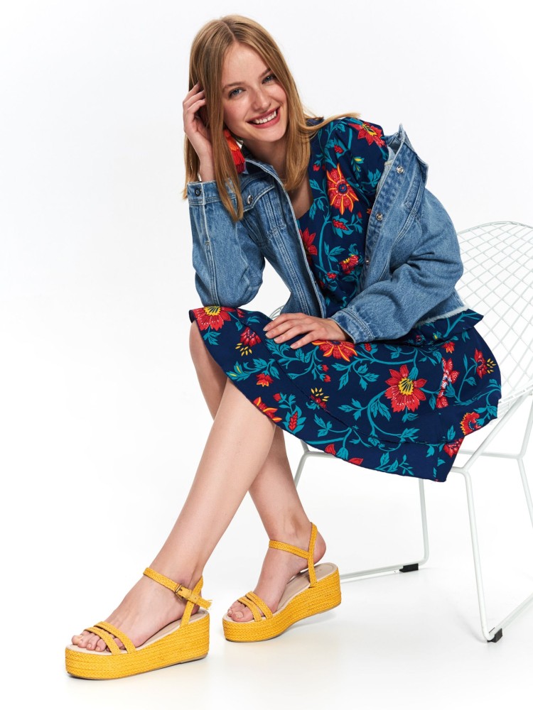 Kurtka krótka damska jeansowa z guzikami