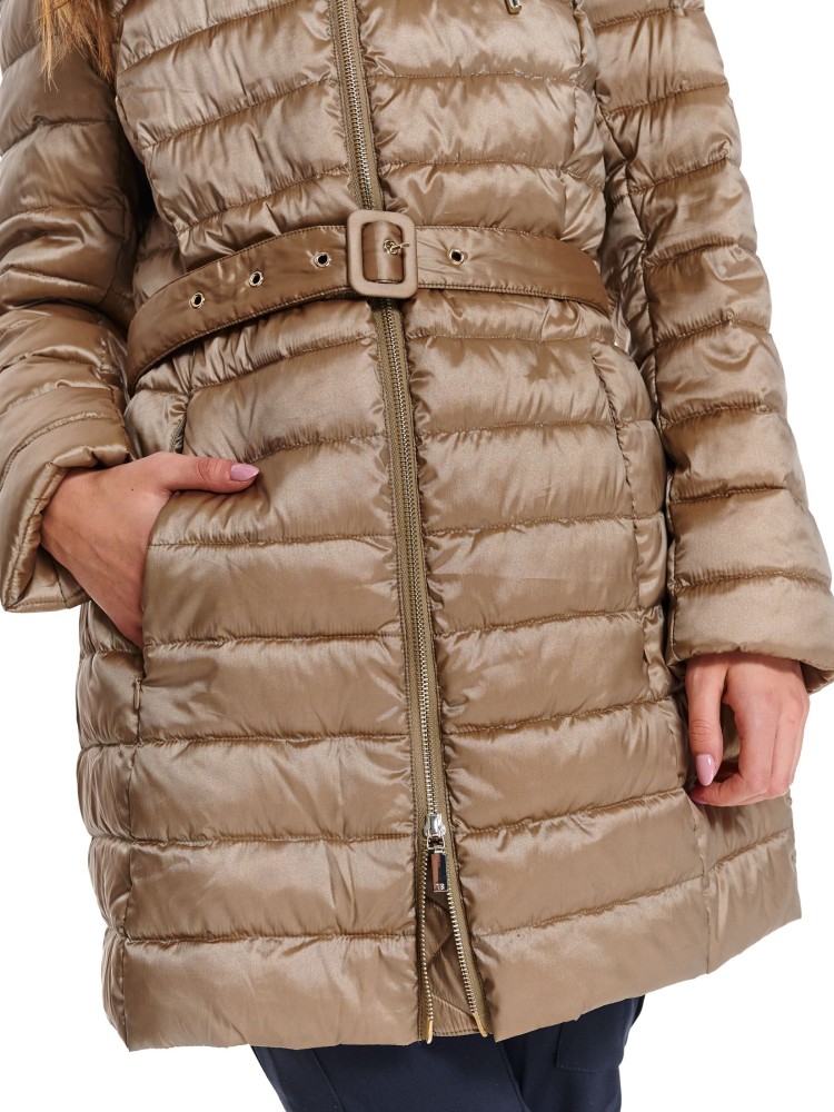 Puchowa kurtka z paskiem