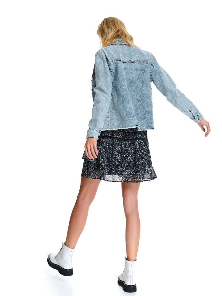 Jeansowa kurtka damska ozdobiona aplikacją