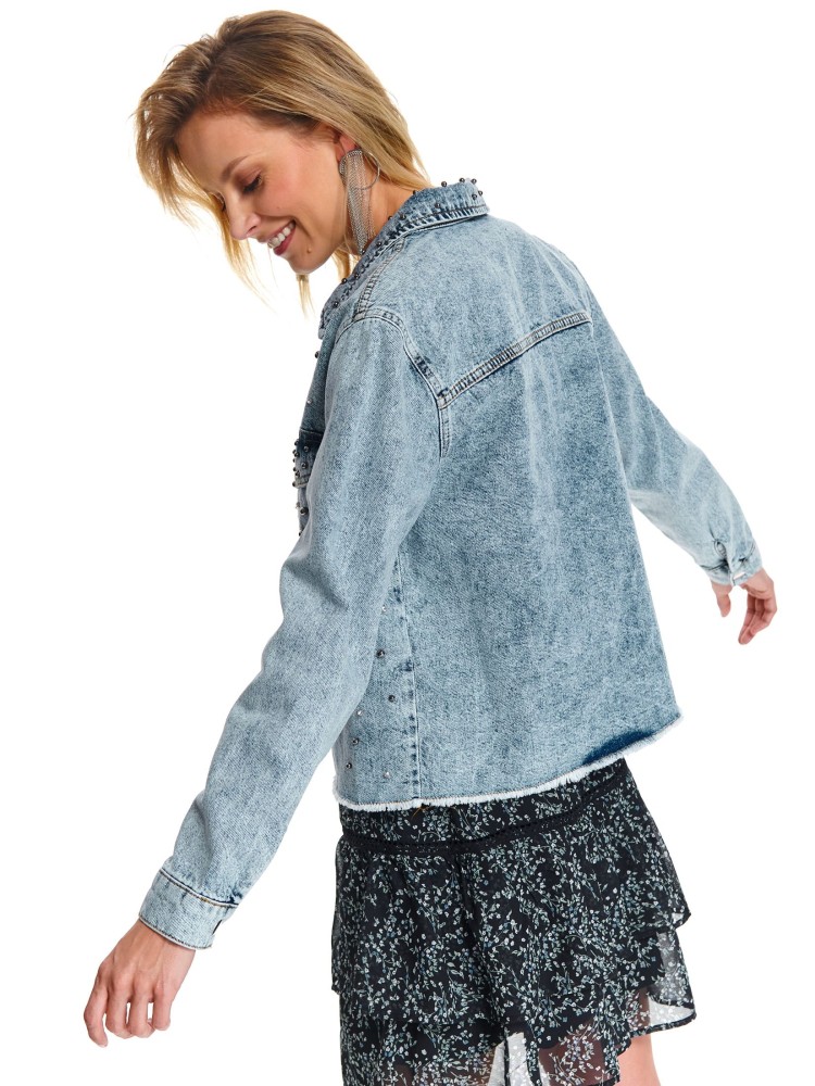 Jeansowa kurtka damska ozdobiona aplikacją