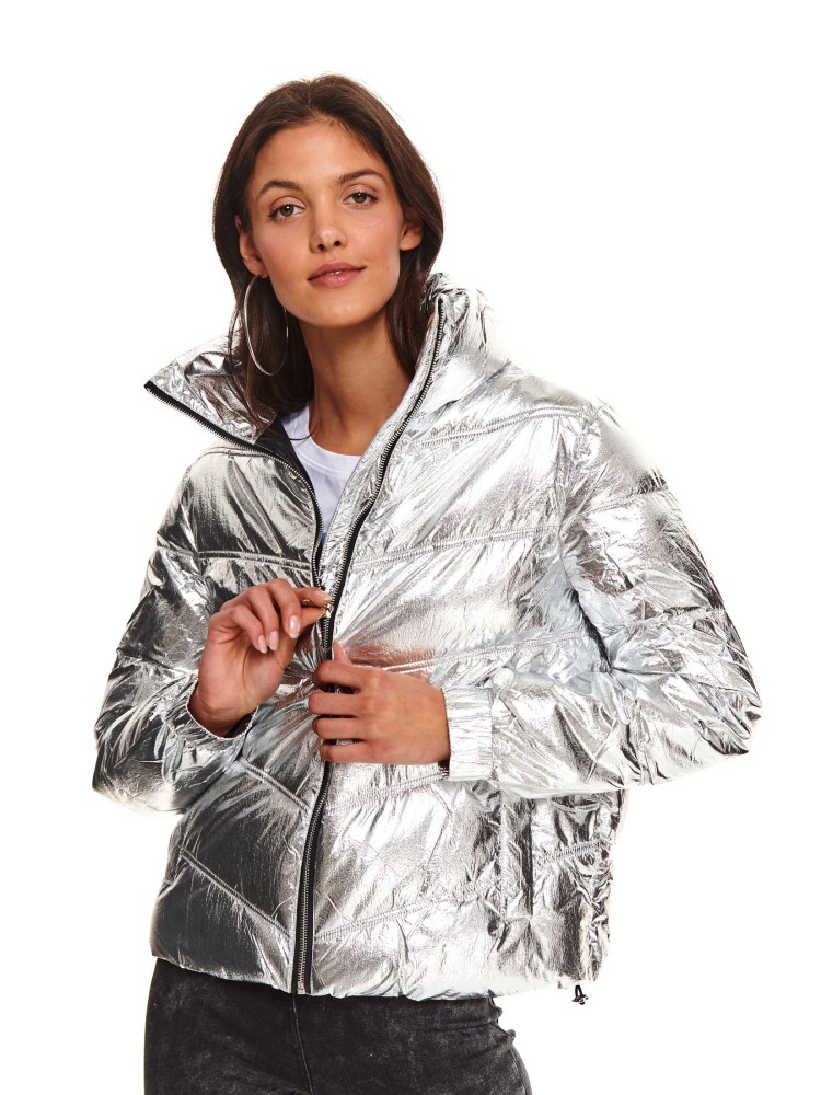 Krótka kurtka pikowana w srebrnym kolorze 
