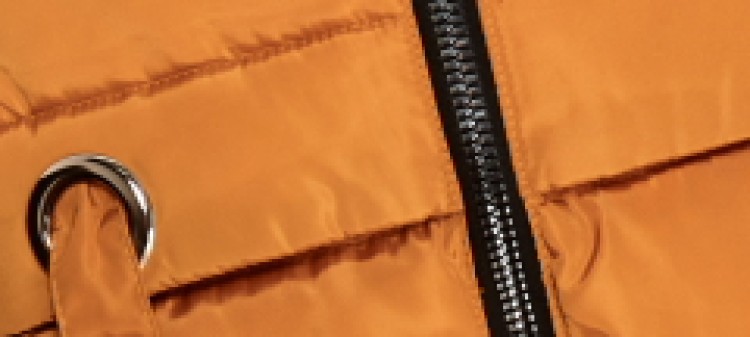 Pikowana kurtka z futerkiem przy kapturze Pikowana kurtka z futerkiem przy kapturze