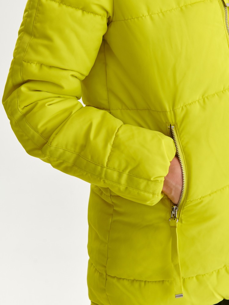 Krótka pikowana kurtka z futerkiem