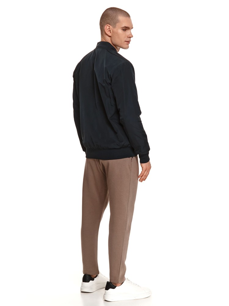 Kurtka w stylu bomber 