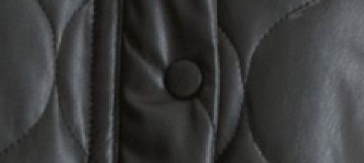 Krótka pikowana kurtka z ekoskóry