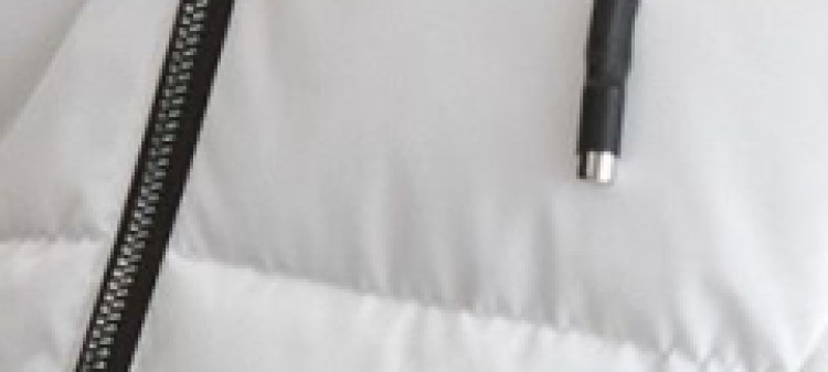 Biała kurtka zimowa z kapturem