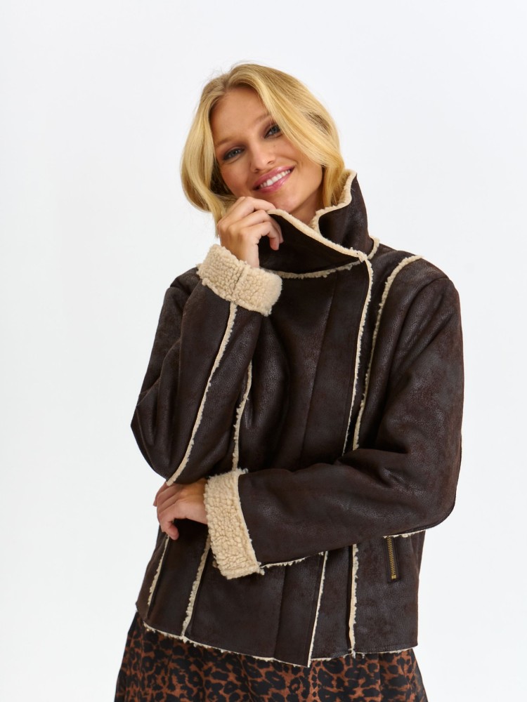 Kurtka ze skóry ekologicznej z kożuszkiem i wywijanym kołnierzem  Kurtka ze skóry ekologicznej z kożuszkiem i wywijanym kołnierzem