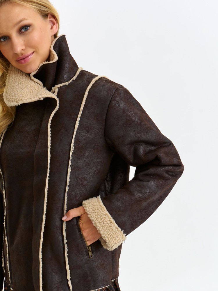 Kurtka ze skóry ekologicznej z kożuszkiem i wywijanym kołnierzem  Kurtka ze skóry ekologicznej z kożuszkiem i wywijanym kołnierzem