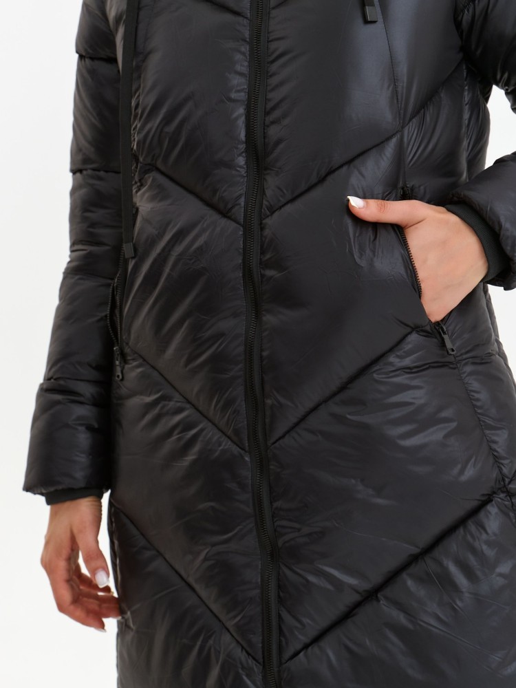 Długi pikowany płaszcz z kapturem