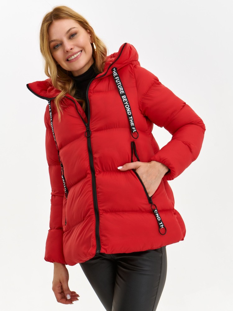 Krótka kurtka z kapturem, wykoĺczona ozdobnymi taśmami