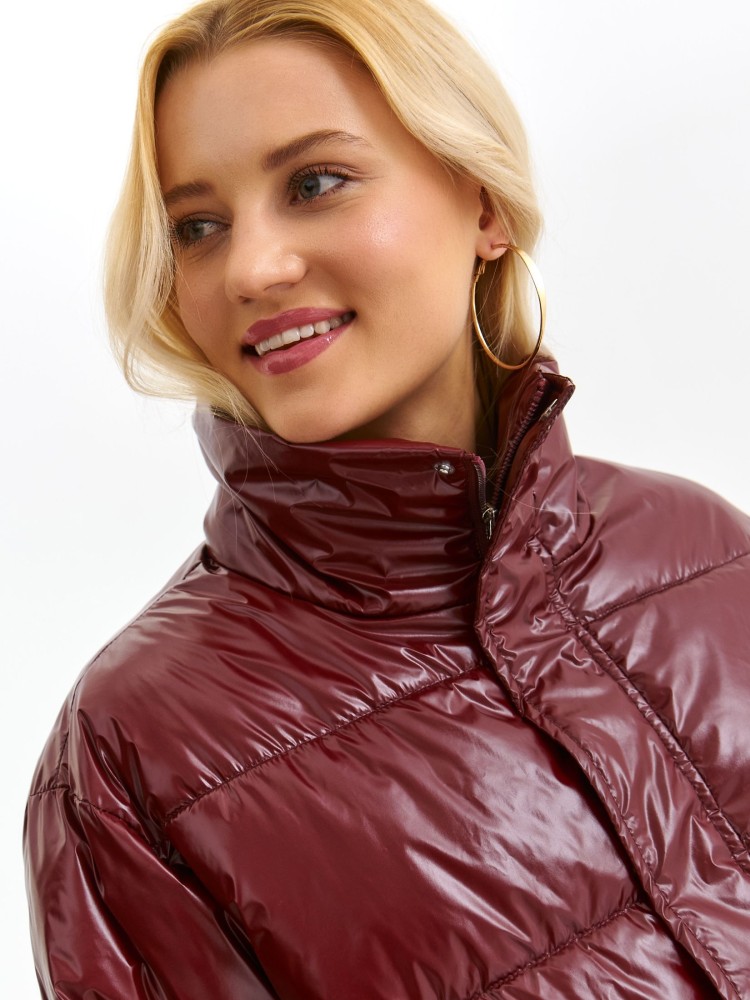 Błyszcząca kurtka z wysoką stójką i naszywanymi kieszeniami