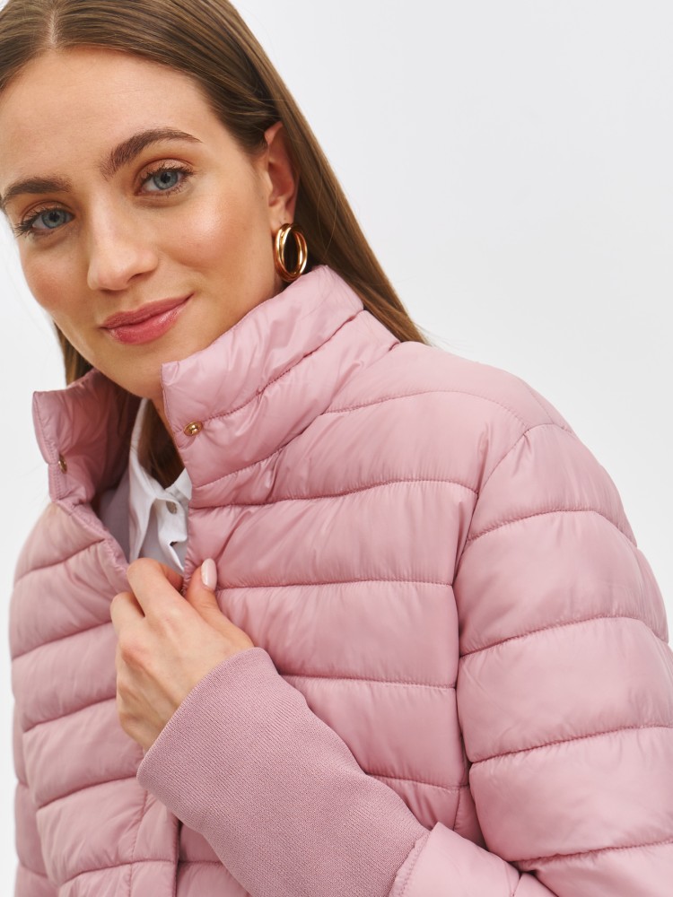 Krótka kurtka z szerokimi ściągaczami Krótka kurtka z szerokimi ściągaczami