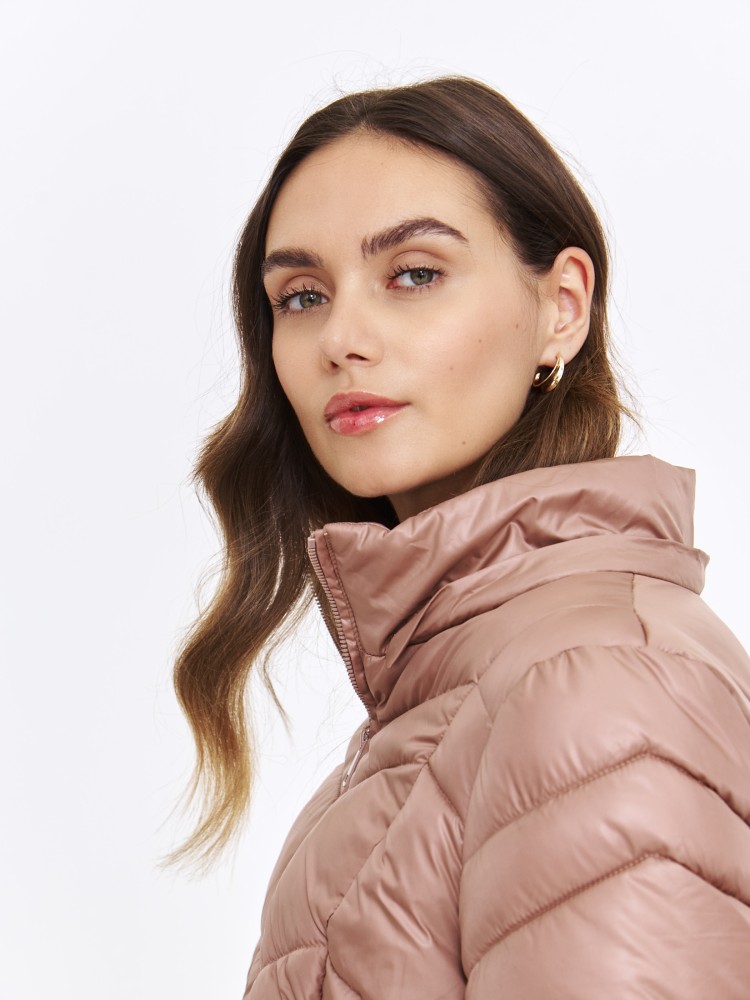 Ciepła różowa kurtka z futerkiem Ciepła różowa kurtka z futerkiem