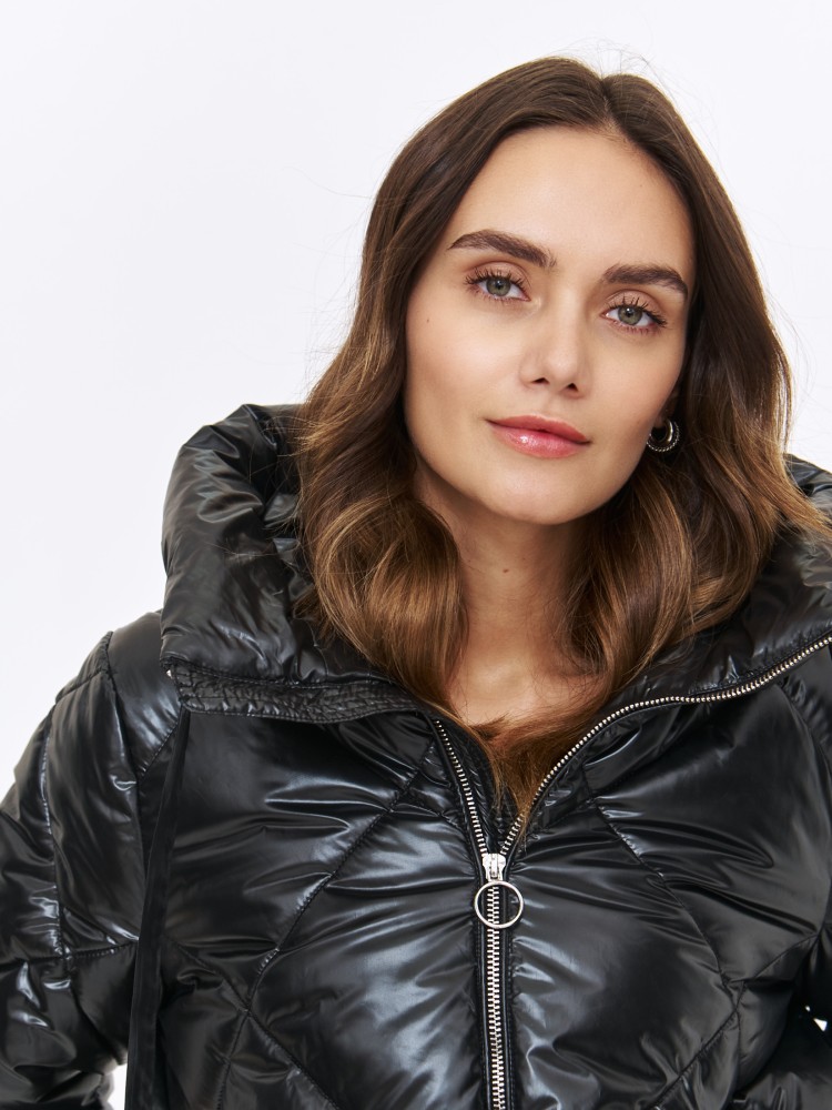 Czarna ocieplana kurtka z kapturem Czarna ocieplana kurtka z kapturem